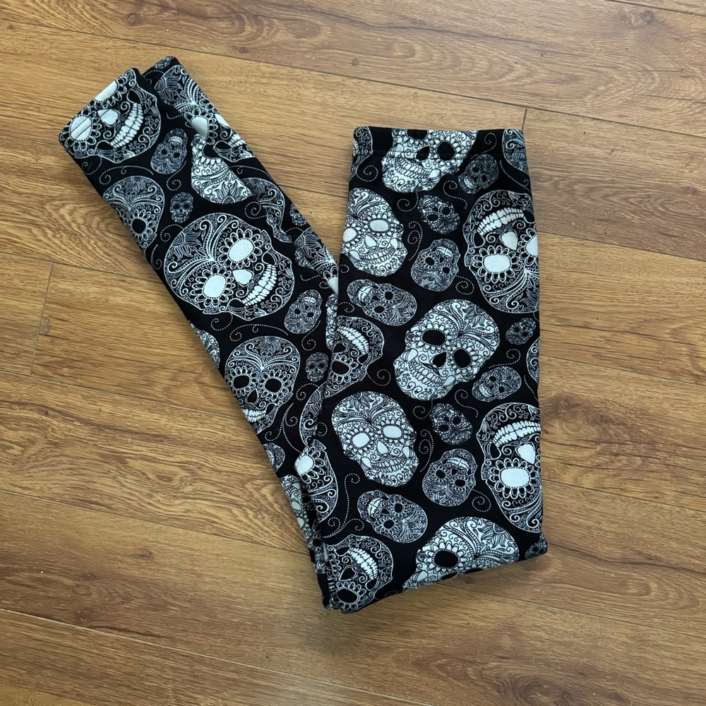 Fuzzy Lined Skull Leggings